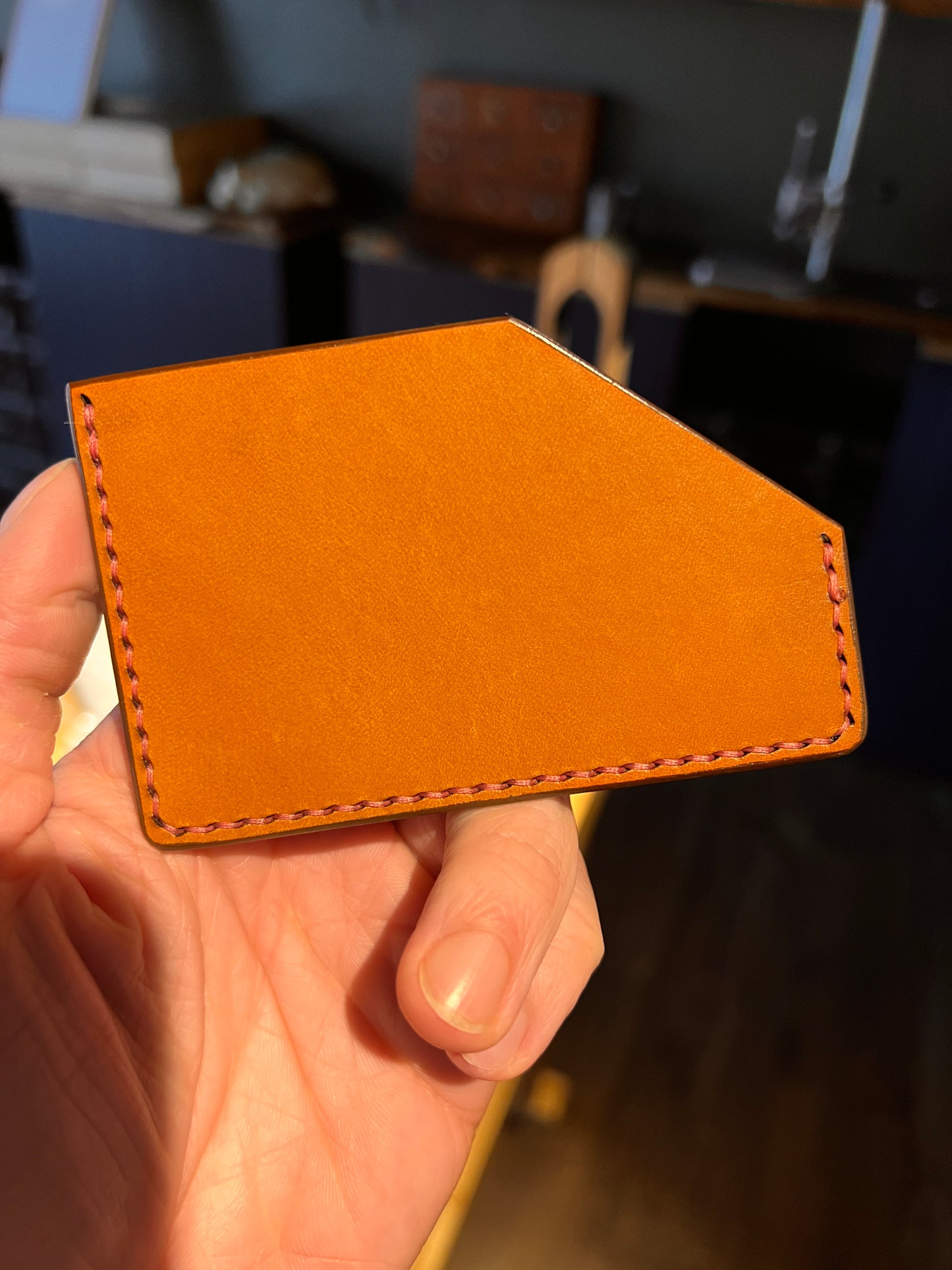 The Minimalist-ist Wallet – Just Enough, Beautifully Done